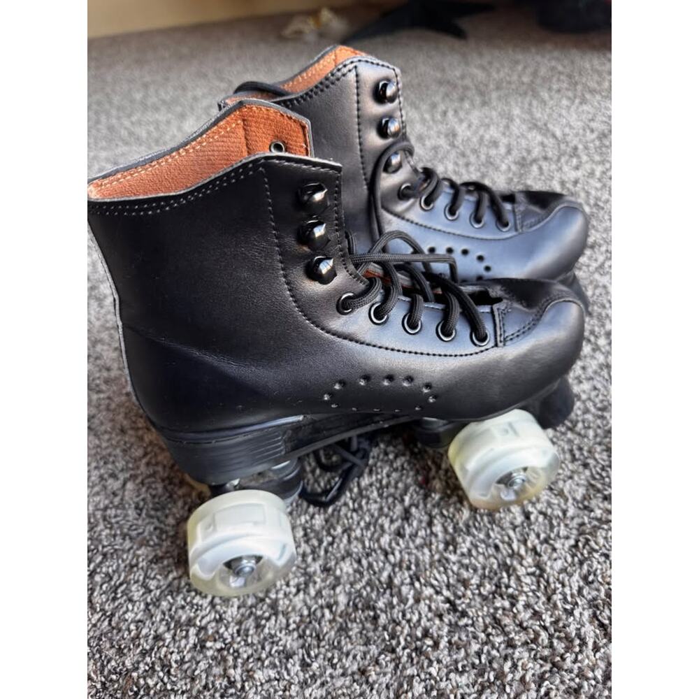 Black Quad Roller Skates – Leather, Classic Style Size 5